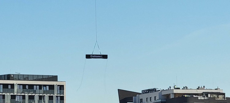 Wrocław: Helikopter lata nad dachami bloków. Mieszkańcy dzwonią na policję, Marek Jagieło