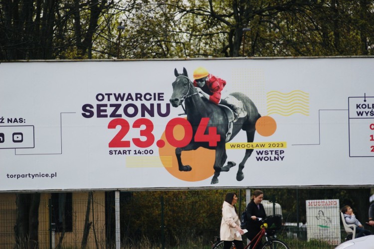 Wrocław: Ruszył sezon wyścigów konnych na Partynicach [DUŻO ZDJĘĆ], Jakub Jurek