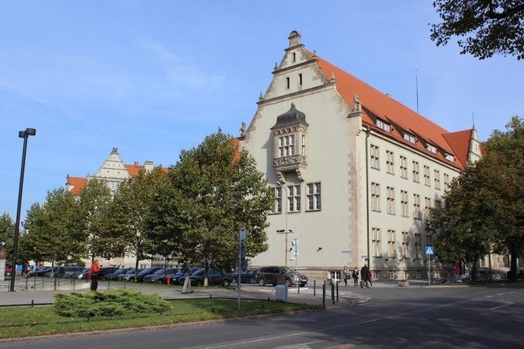 Politechnika Wrocławska planuje przebudowę głównego gmachu, bas