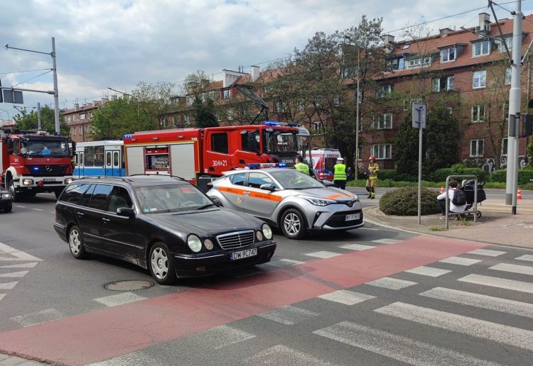 Wrocław: Radiowóz policyjny zderzył się z tramwajem. Policja tłumaczy, jak to się stało, Maciej Dudzic