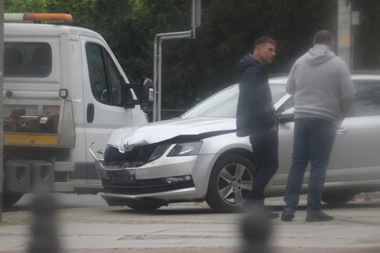 Wrocław: Dachowanie samochodu przy NFM. Kierowca nie ustąpił pierwszeństwa, Jakub Jurek