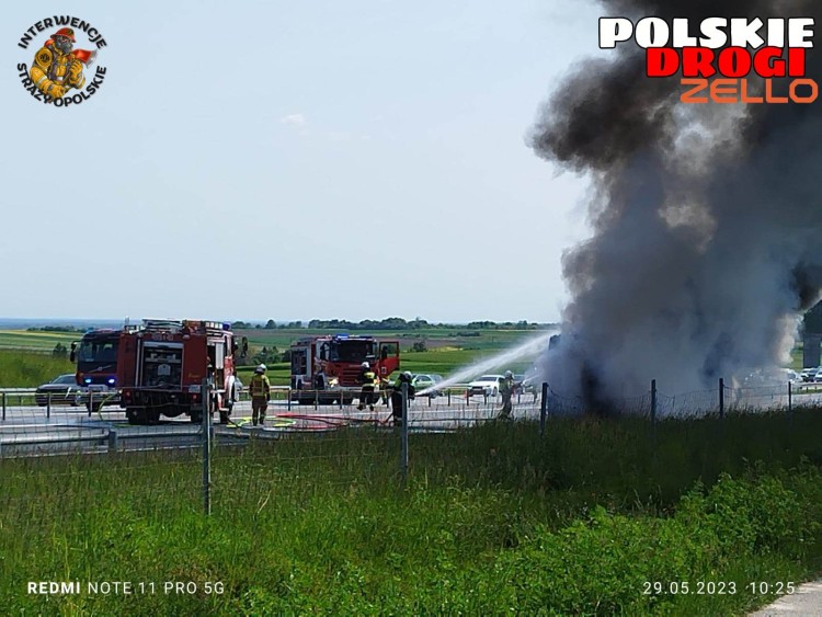 Pożar autokaru z dziećmi z Wrocławia na autostradzie A4. Są ranni [ZDJĘCIA], Polskiedrogi na Zello
