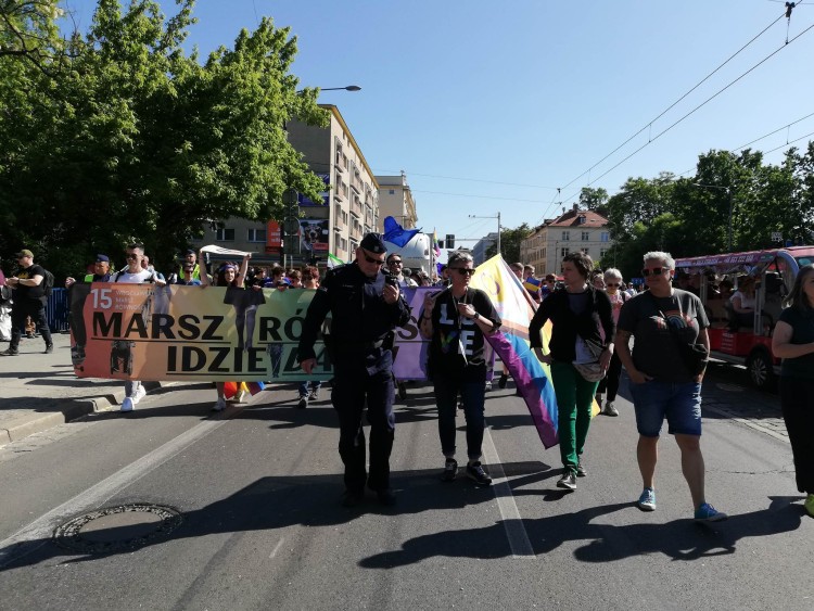 Marsz Równości przeszedł przez Wrocław. Tysiące osób przeciw dyskryminacji [ZDJĘCIA], mgo