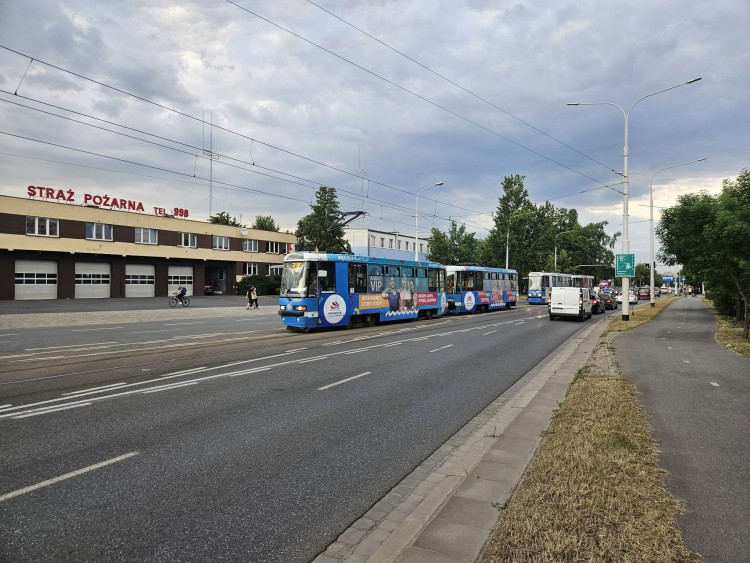 Wrocław: Tramwaj zderzył się z samochodem. Dwie osoby ranne, Dawid