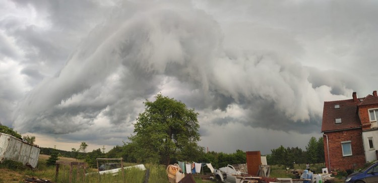 Zjawiskowe chmury nad Wrocławiem. Zrobiło się mrocznie [NOWE ZDJĘCIA], Ewa Rylii
