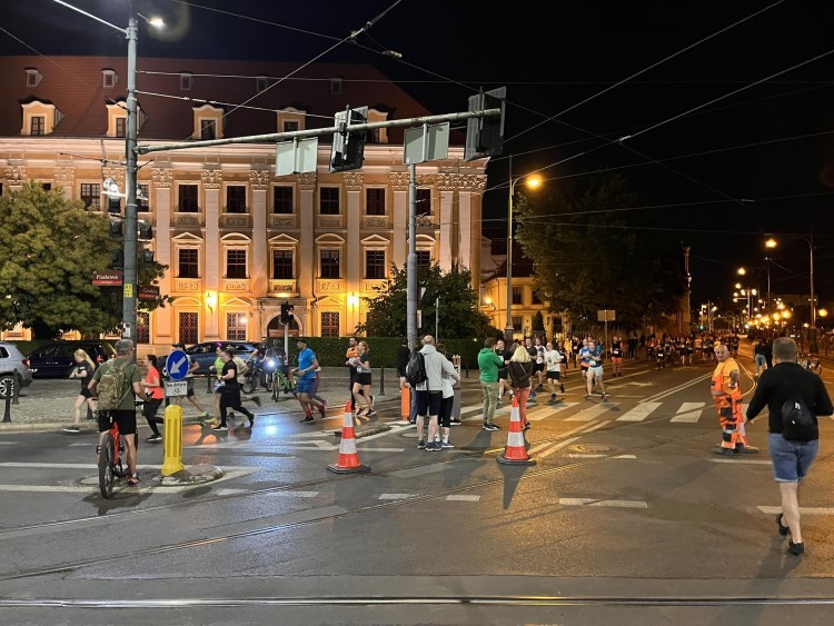Nocny Półmaraton Wrocław: Lista 500 wrocławian, którzy przybiegli najszybciej [NAZWISKA - WYNIKI], 