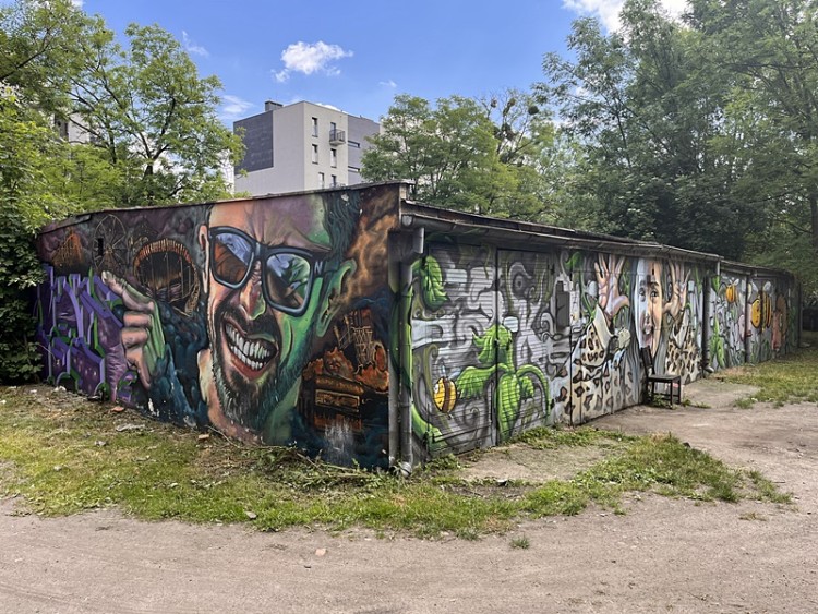 Wrocław: Zachwycający mural. “Chcieliśmy poprawić Filipowi widok z okna”, Jakub Jurek