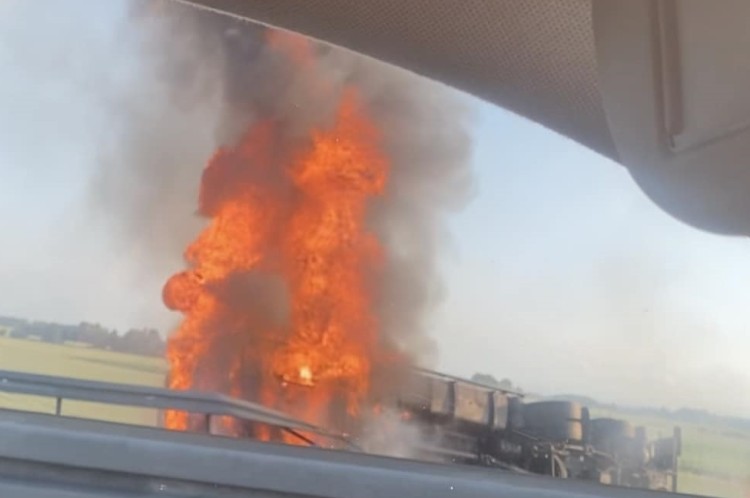 Autostrada A4: Ciężarówka przewróciła się i stanęła w płomieniach, Czytelniczka