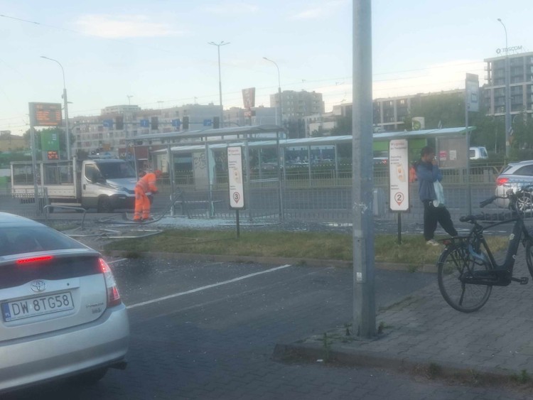 Wrocław: BMW wjechało w przystanek przy ulicy Bardzkiej [ZDJĘCIA, WIDEO], Mariusz Konieczny