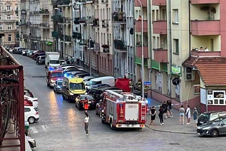 Wrocław: Tragedia na Ołbinie. Mężczyzna nie przeżył upadku z okna, Czytelnik