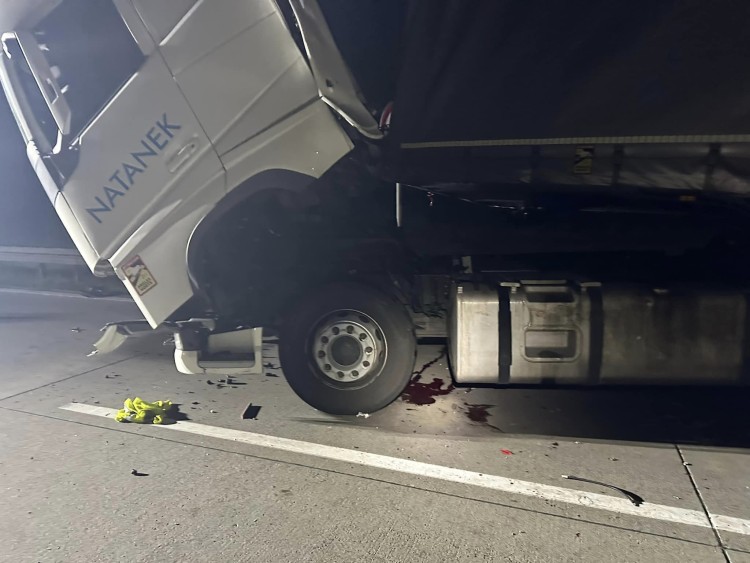 Poważny wypadek na A4. Kierowca był zakleszczony w pojeździe [ZDJĘCIA], OSP Wądroże Wielkie
