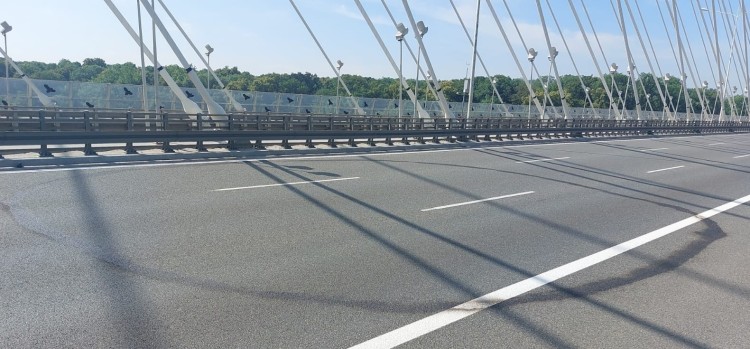 Wrocław: Kierowcy zablokowali most Rędziński. Fajerwerki i ogniste kręgi [WIDEO], GDDKiA