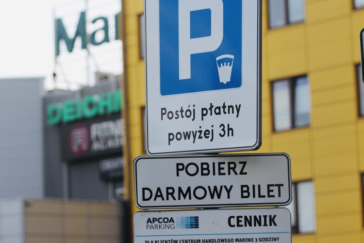 Na północy Wrocławia nie ma gdzie parkować. Budowa parkingów opóźnia się, Jakub Jurek