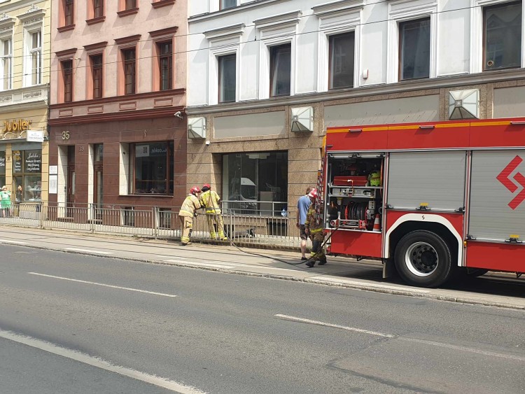 Wrocław: Pożar hulajnogi elektrycznej na Ruskiej [ZDJĘCIA], es