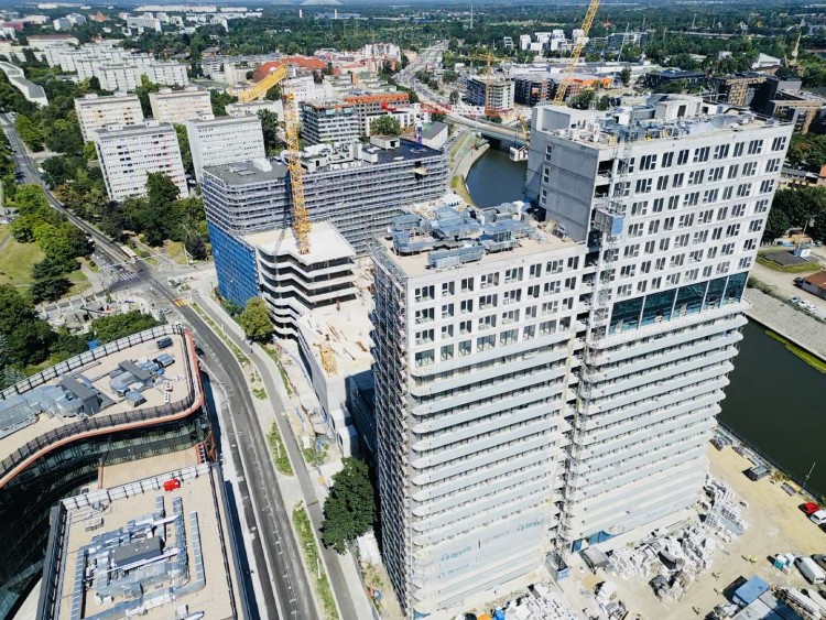 We Wrocławiu powstaje ogromny kompleks biur i mieszkań [ZDJĘCIA], Jakub Jurek