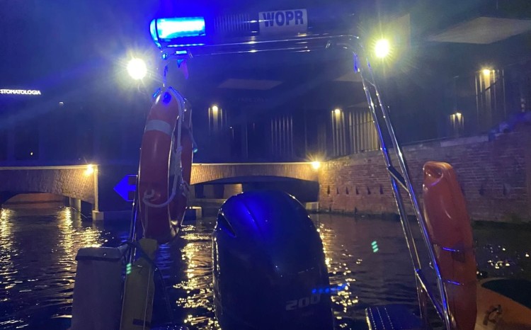 Wrocław: Krok od tragedii. Tonącego w Odrze człowieka uratowali przechodnie, Dolnośląskie WOPR