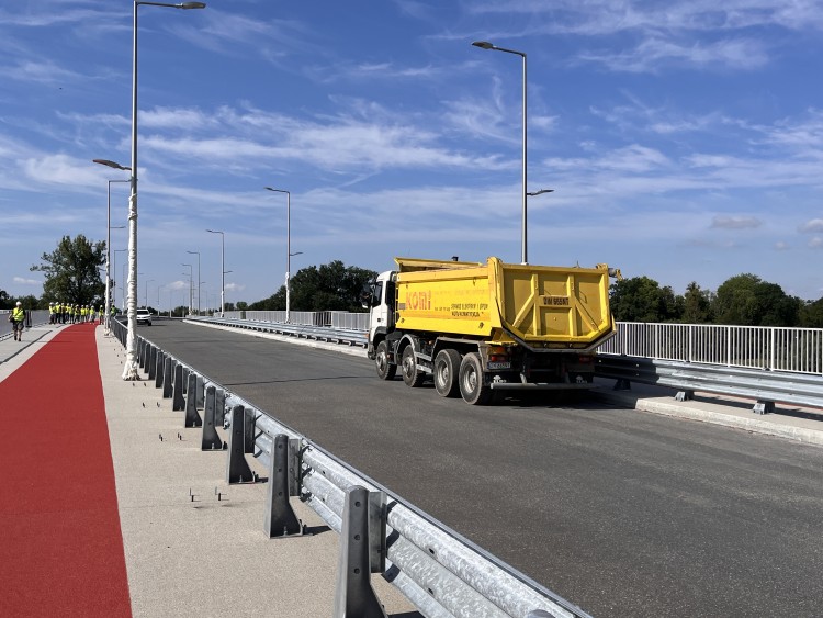 Wielki test nowego mostu nad Odrą. Wjechały na niego ogromne ciężarówki, Jakub Jurek