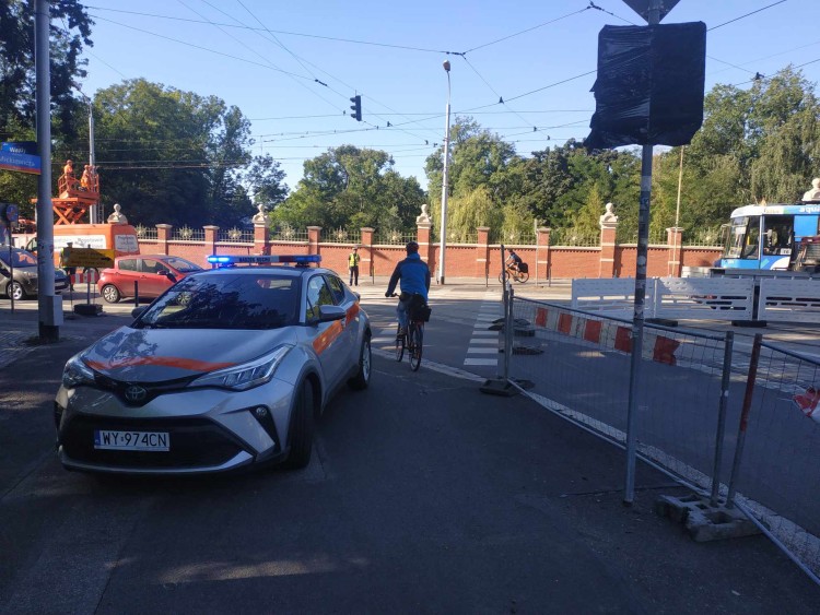 Wrocław: Komunikacyjny horror. Połamany pantograf zablokował most, is