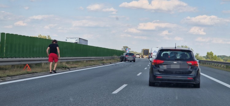 Wypadek na trasie S8. Korek aż do Łącznika Długołęka, Zdjęcie nadesłane przez czytelnika