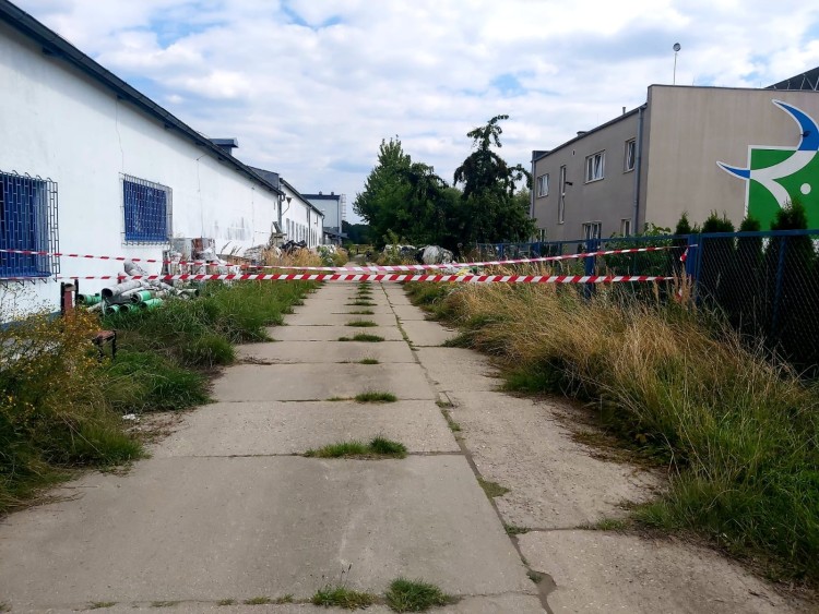 Beczki z toksycznymi chemikaliami we Wrocławiu. Mogło dojść do tragedii [ZDJĘCIA], Straż Miejska Wrocławia
