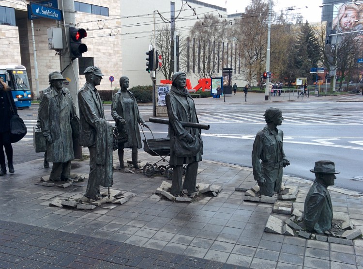 Oto najbardziej nietypowe instalacje i rzeźby we Wrocławiu, Wikipedia
