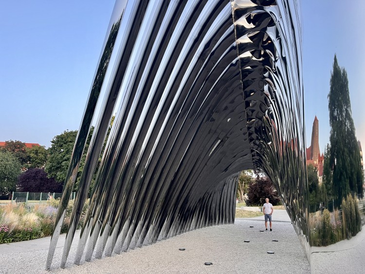 Wrocław: Rzeźba za milion, a wokół wielkie dziury, Jakub Jurek