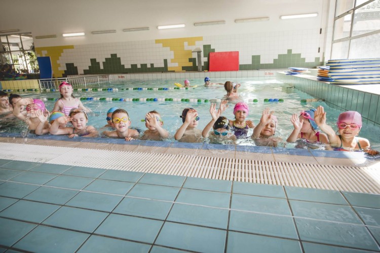Nauka pływania dla dzieci we Wrocławiu. Ile w tym roku kosztują zajęcia?, Szkoła Pływania Neptun
