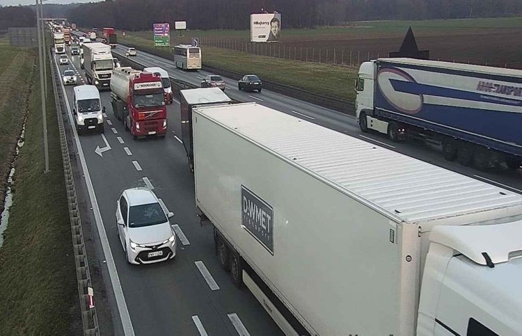 Wypadek i korki na autostradzie A4 i obwodnicy Wrocławia, zdjęcie ilustracyjne