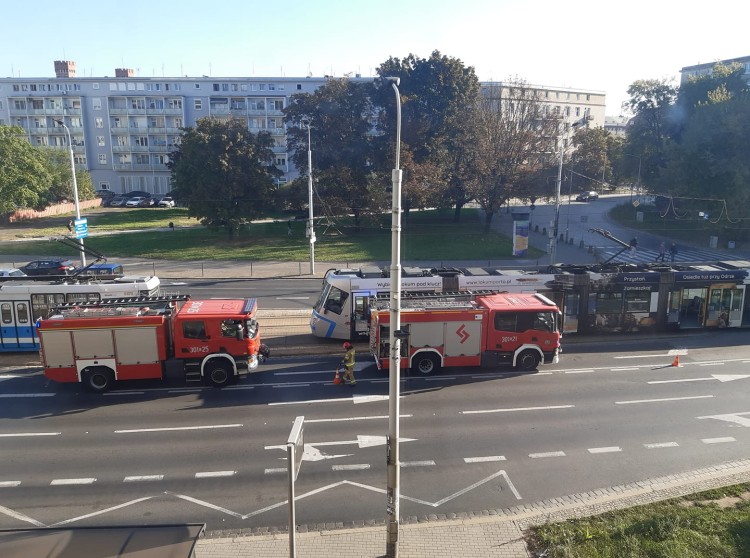 Wrocław: Pasażerka ranna po wypadku tramwaju z osobówką, Monika/Korespondenci MPK