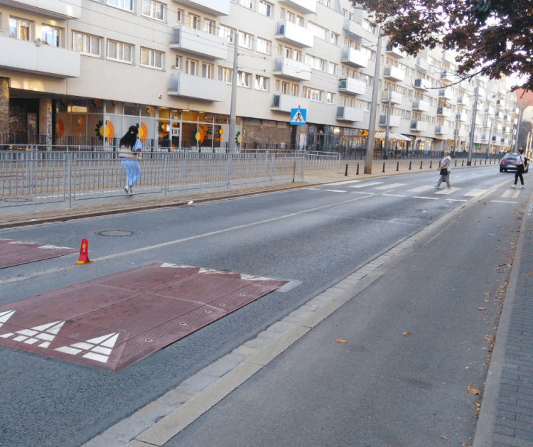 Wrocław montuje progi zwalniające na ruchliwych ulicach [LISTA], ZDiUM