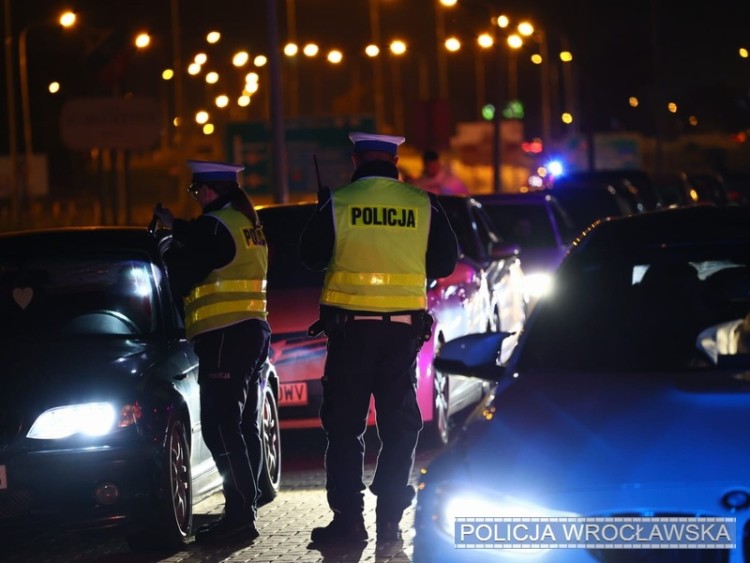 Wrocław: Wielka obława na nielegalnych wyścigach [ZDJĘCIA, FILM], Policja Wrocław