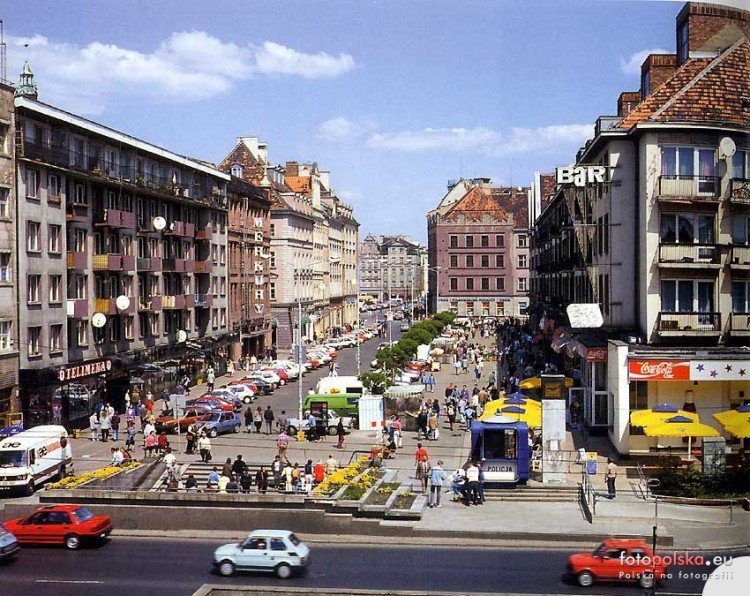 Centrum Wrocławia na początku lat dziewięćdziesiątych. Łezka kręci się w oku, fotopolska.eu