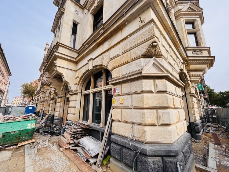 Remontują dawny bank koło Rynku. Czy Was też razi ta nadbudówka?, Jakub Jurek