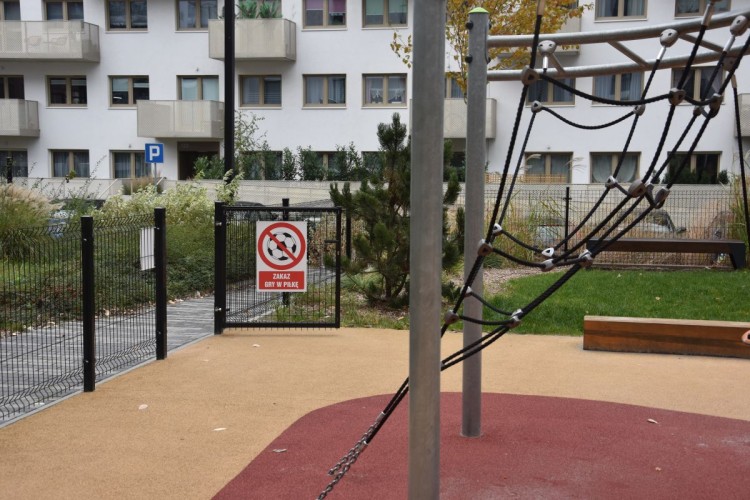 Plac zabaw we Wrocławiu: Tutaj dzieci mają się bawić po cichu, Kinga Mierzwiak