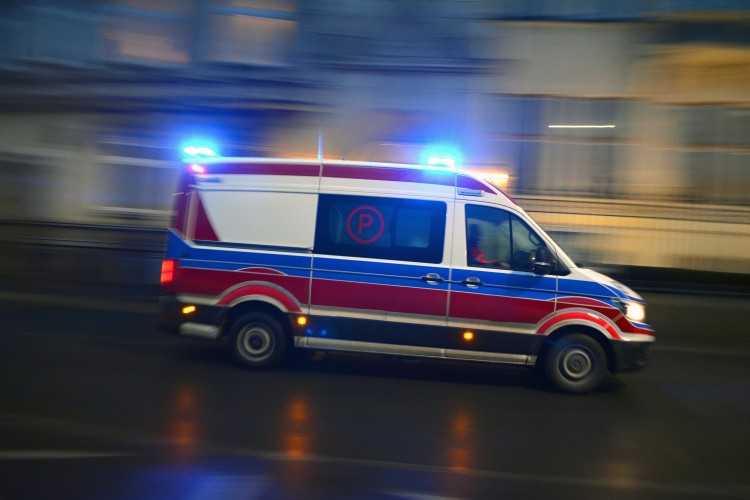 Śmiertelny wypadek we Wrocławiu. 83-letni taksówkarz potrącił człowieka, Adobe Stock
