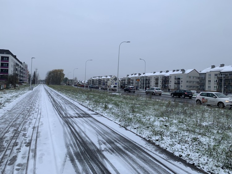 Atak zimy we Wrocławiu. Jest bardzo ślisko, kierowcy stoją w korkach. To nie koniec śniegu!, Redakcja