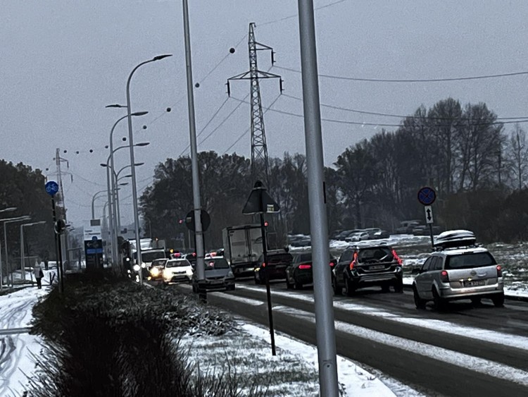 Atak zimy we Wrocławiu. Jest bardzo ślisko, kierowcy stoją w korkach. To nie koniec śniegu!, Fb Stabłowice