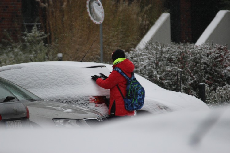 Atak zimy we Wrocławiu. Jest bardzo ślisko, kierowcy stoją w korkach. To nie koniec śniegu!, Jakub Jurek