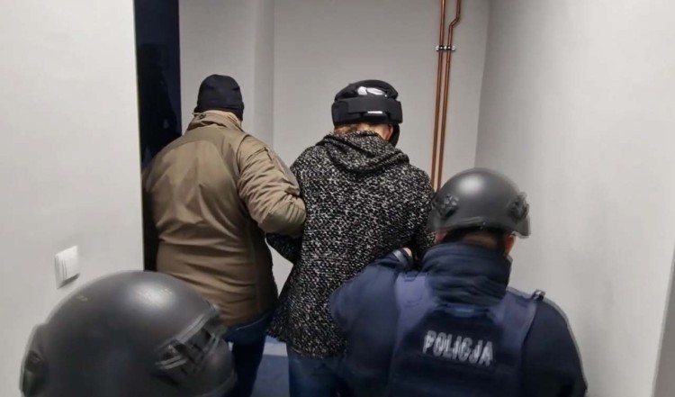 Tak zatrzymano bandytę, który postrzelił policjantów. Kulisy obławy policji, policja.pl