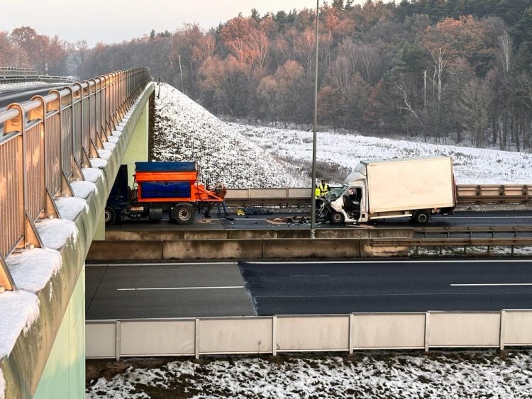 Śmiertelny wypadek na A4. Nie żyje kierowca busa spod Wrocławia, Straż Pożarna Bolesławiec