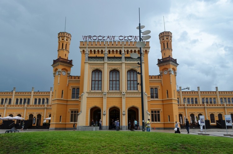 Wrocławska kolej przyszłości. Koalicja Obywatelska pokazuje plany, Adobe Stock