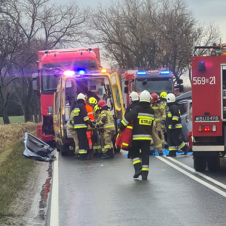 Tragiczny wypadek pod Świdnicą. Nie żyje kierowca osobówki, OSP Jaworzyna Śląska