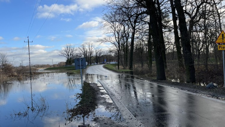 Wrocław: Alarm przeciwpowodziowy. Zamknięta droga, ostrzeżenie dla 32 osiedli, 