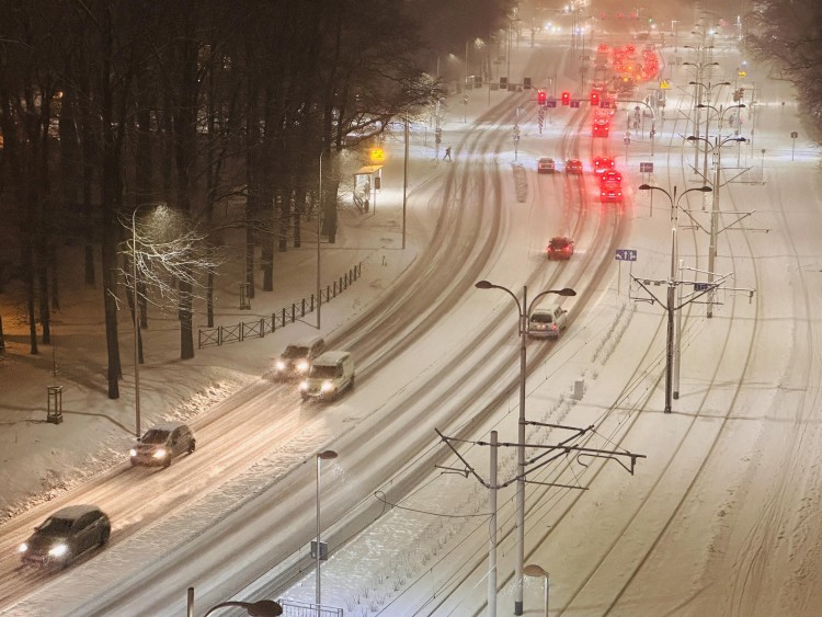 Atak zimy we Wrocławiu. Nadal koszmarne warunki na drogach, Jakub Jurek
