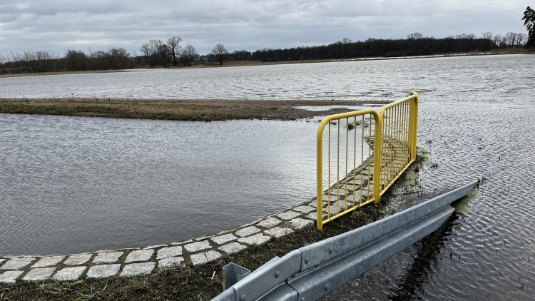 Alarm powodziowy we Wrocławiu. Widawa grozi wylaniem, 