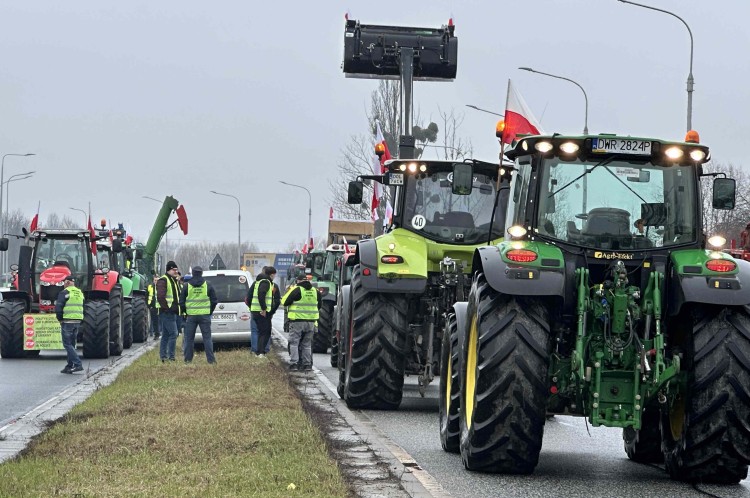 Strajk rolników Wrocław 15 lutego - 500 traktorów w mieście [OBJAZDY, KORKI, ZMIANY W MPK], 
