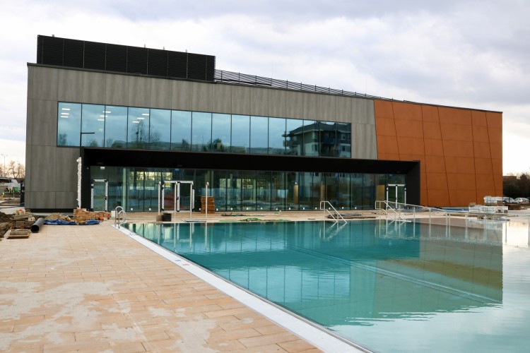 Wrocław: Nowy basen na Zakrzowie gotowy. Jest już nawet woda. Kiedy otwarcie?, Materiały inwestora