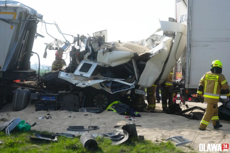 Śmiertelny wypadek na A4. Nie żyje kierowca ciężarówki, olawa24