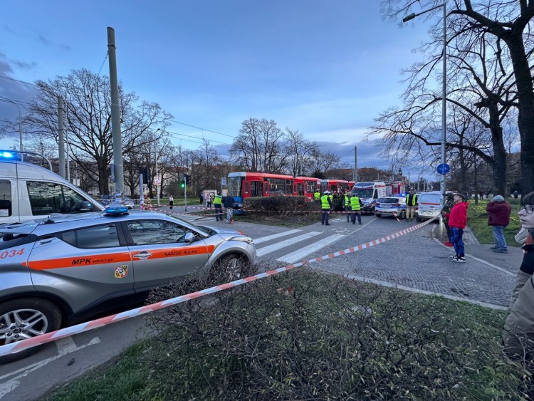 Wrocław: Wypadek na Powstańców. Nastolatka zginęła pod kołami tramwaju. MPK: Sprawcą młody motorniczy, Askaniusz Polcyn
