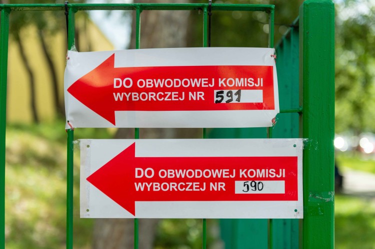 Wrocław: Niska frekwencja w wyborach samorządowych. Gdzie głosuje najmniej osób?, 